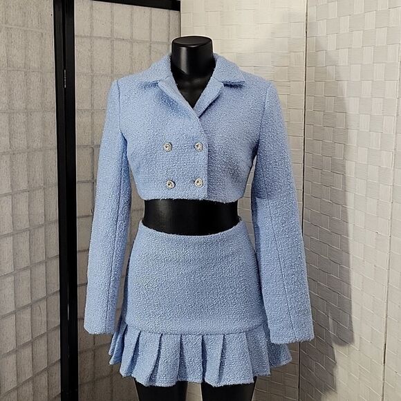 BRAND NEW WOVEN TWEED BLAZER FEATURING A CROPPED LENGTH, NOTCHED LABELS SETS - Picture 2 of 16